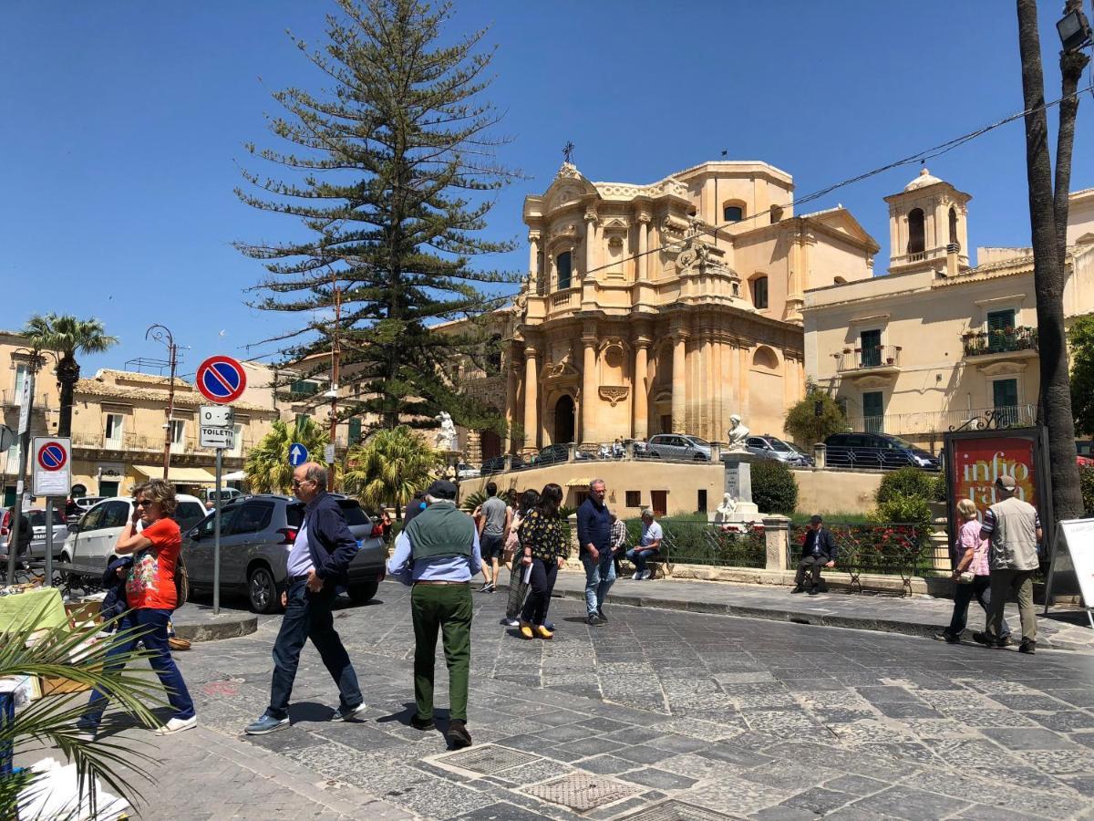 Tannur Del Carmine Villa Noto Bagian luar foto