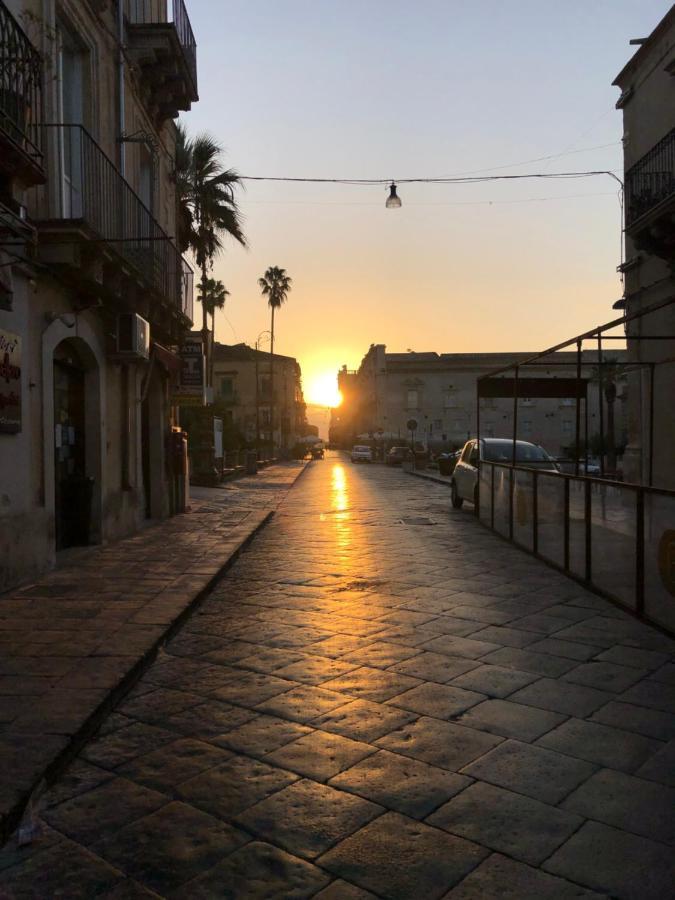 Tannur Del Carmine Villa Noto Bagian luar foto