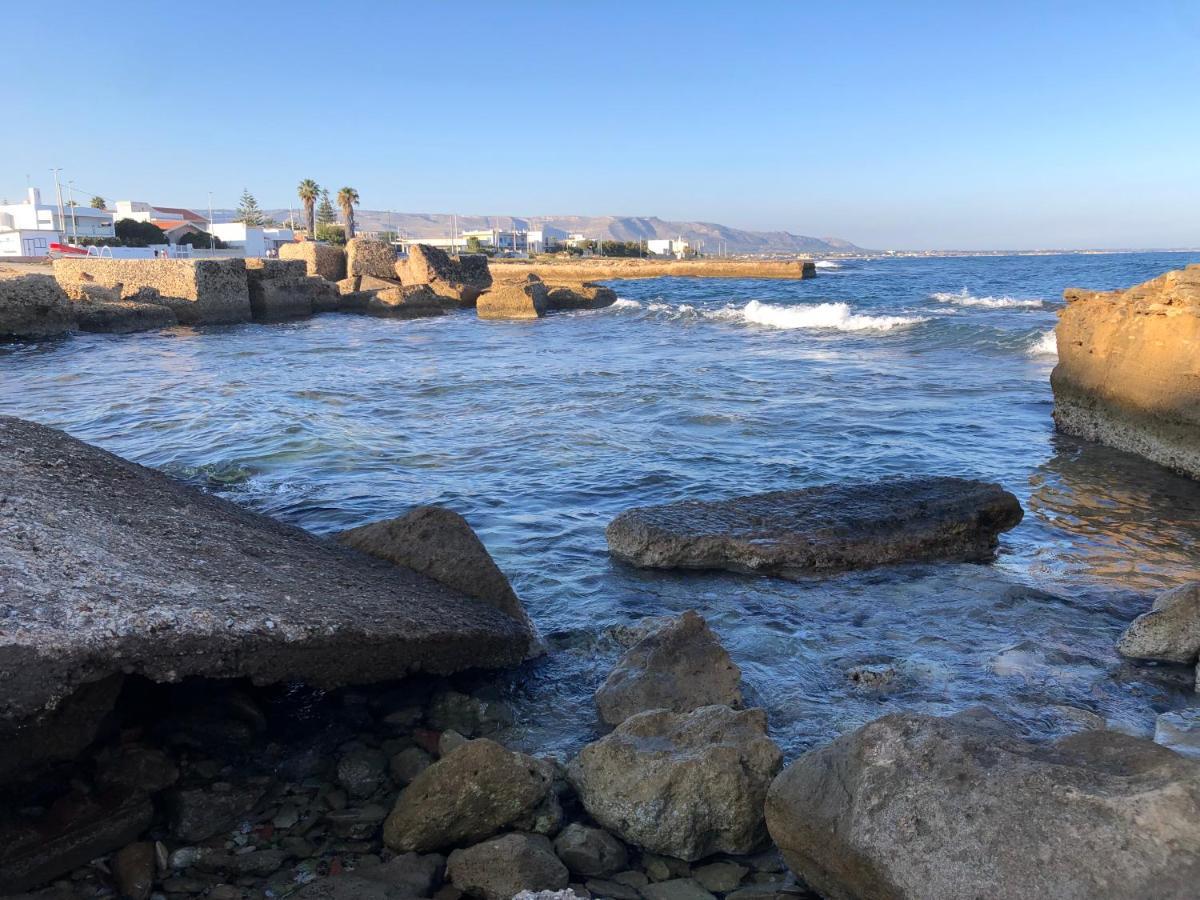 Tannur Del Carmine Villa Noto Bagian luar foto