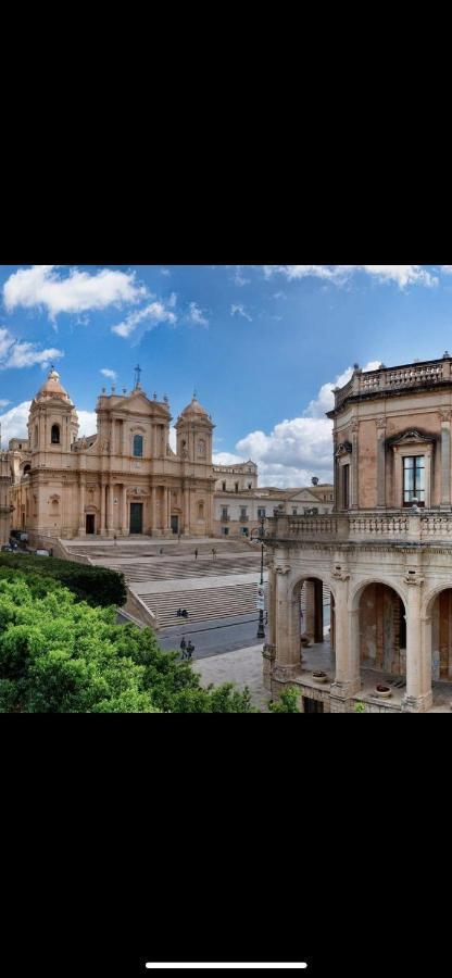 Tannur Del Carmine Villa Noto Bagian luar foto