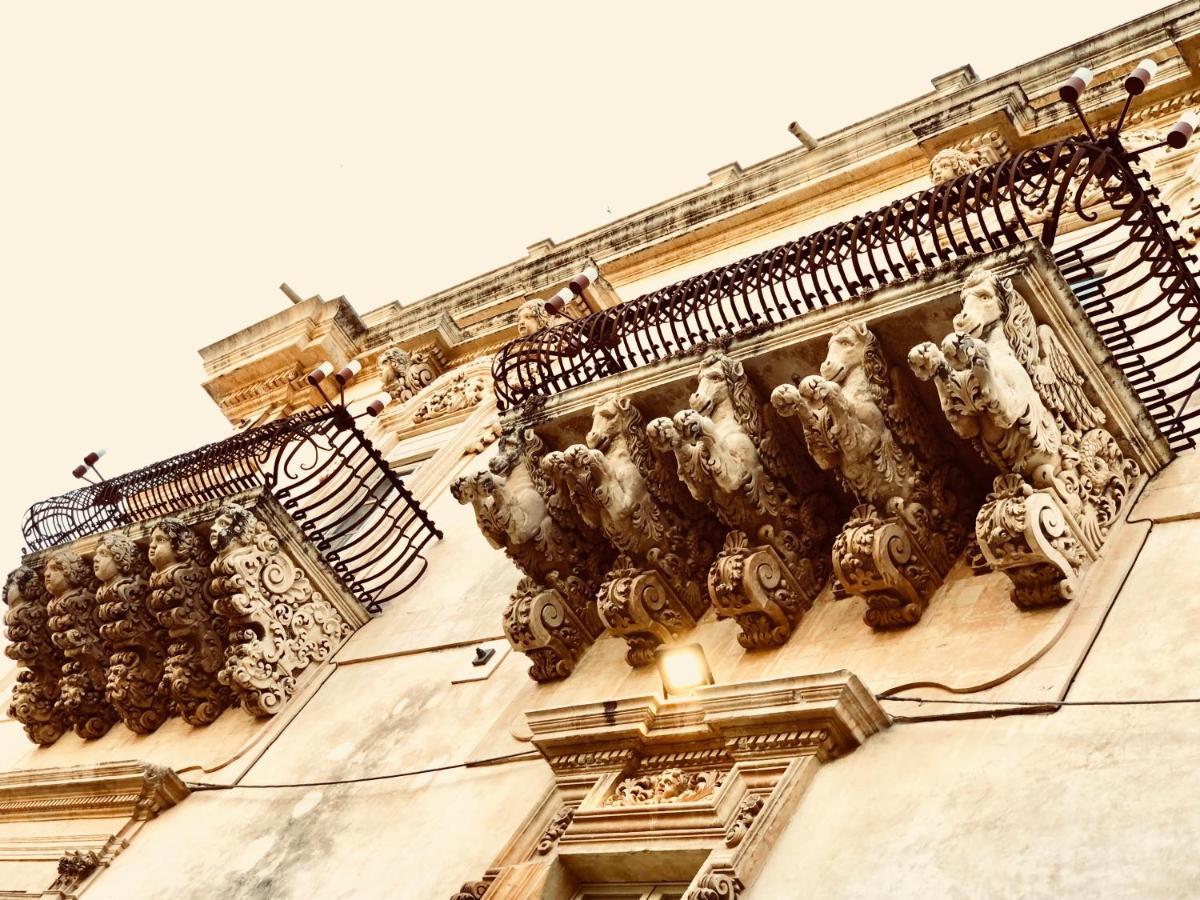 Tannur Del Carmine Villa Noto Bagian luar foto